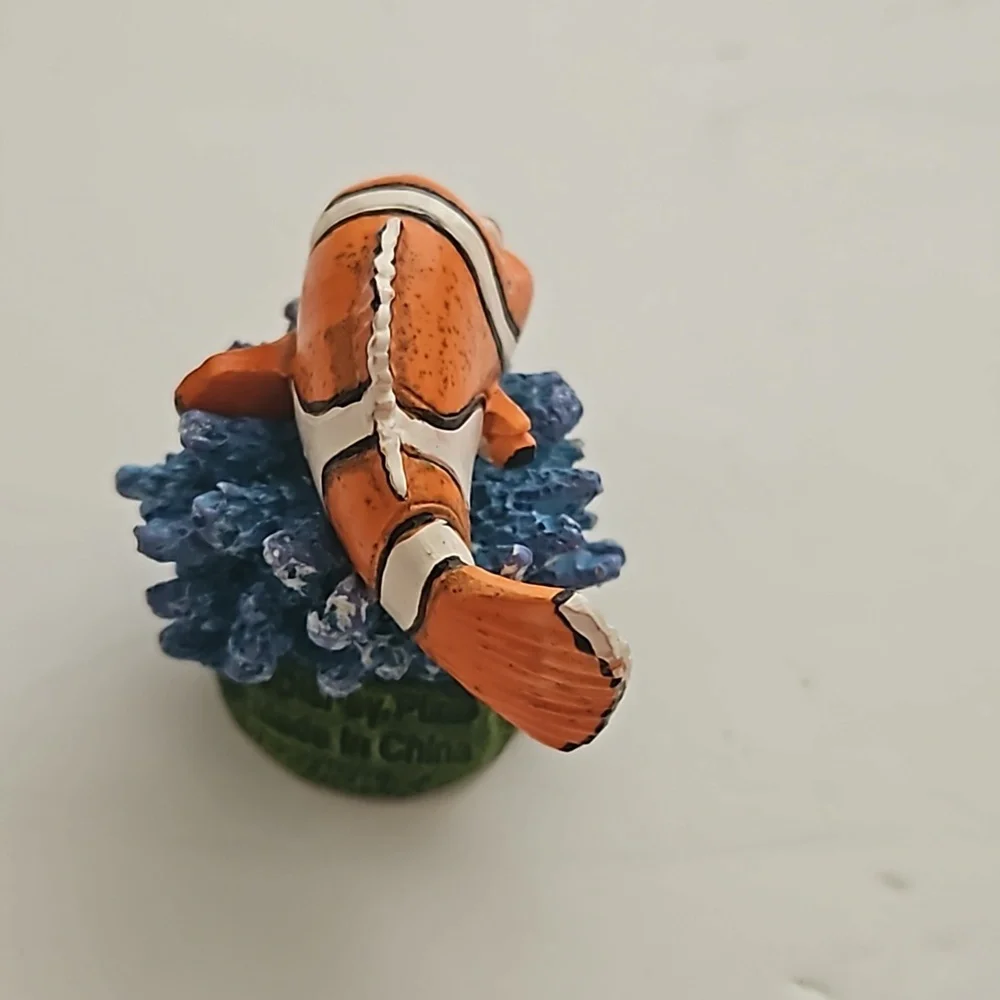 Finding Nemo fish tank decoration